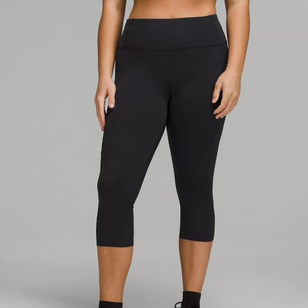 Fast and Free Reflective High-Rise Crop 19"